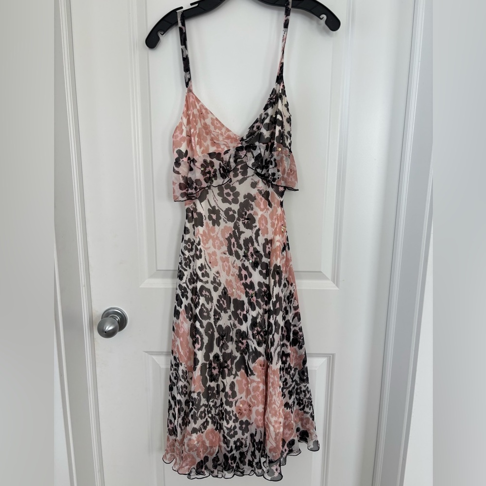 Diane Von Furstenberg Pink and Black feminine silk cocktail dress